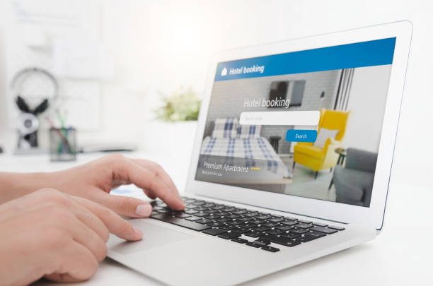istock Person booking hotel room on laptop. 974330034