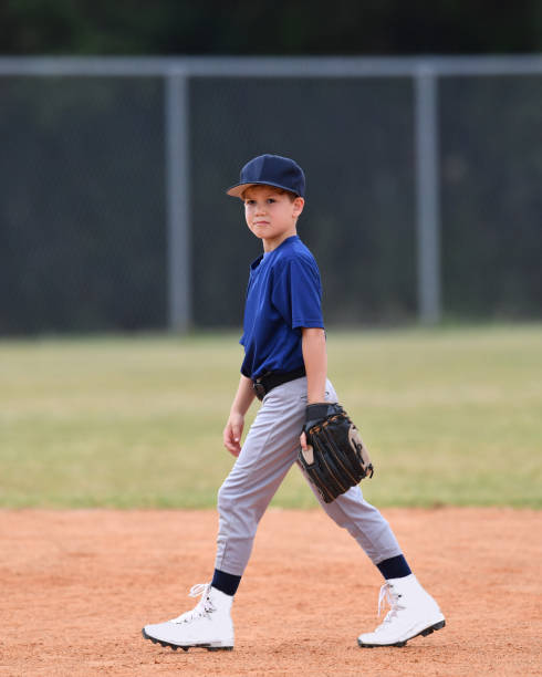 young boy playing baseball - baseball pitcher small sports league imagens e fotografias de stock