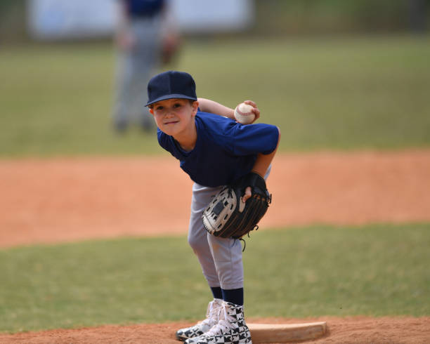 young boy playing baseball - baseball pitcher small sports league imagens e fotografias de stock