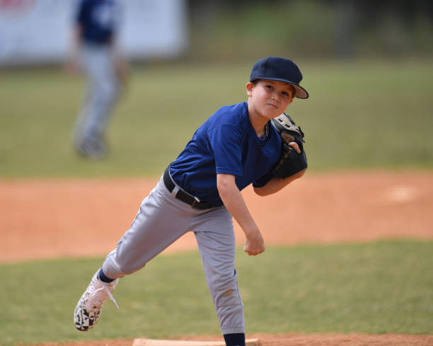 young boy playing baseball - baseball pitcher small sports league imagens e fotografias de stock