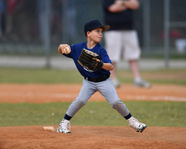 young boy playing baseball - baseball pitcher small sports league imagens e fotografias de stock