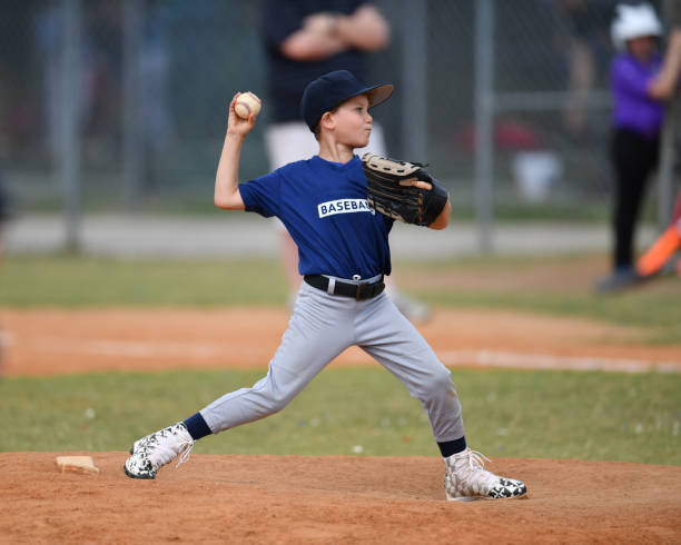 young boy playing baseball - baseball pitcher small sports league imagens e fotografias de stock