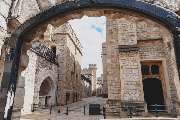 old buildings and towers in the inner ward area of royal palace and fortress of the tower of london, a historic castle and popular tourist attraction located on the north bank of the river thames in central london, england - built structure church flint stone imagens e fotografias de stock