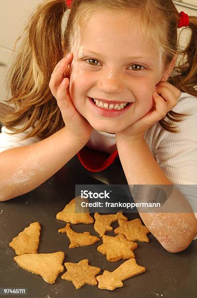 Weihnachtsplätzchen Stockfoto und mehr Bilder von Backen - Backen, Kind, Weihnachten