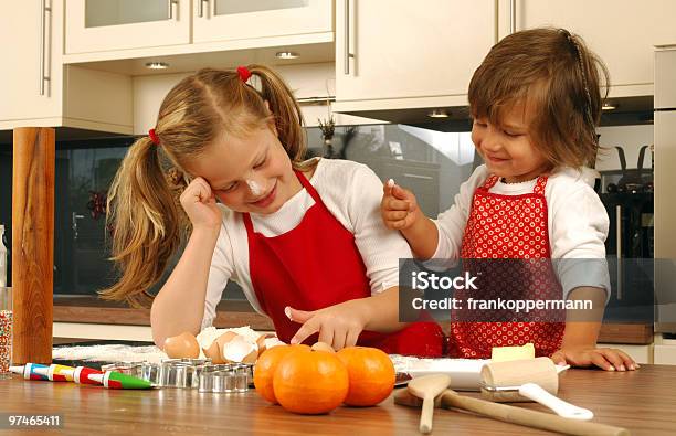 Für Kinder Stockfoto und mehr Bilder von Backen - Backen, Bruder, Das Leben zu Hause