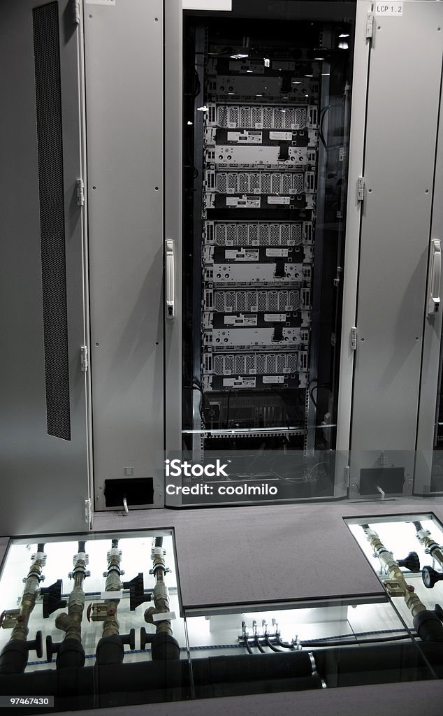 O servidor com sytem de resfriamento - Foto de stock de Administrador royalty-free