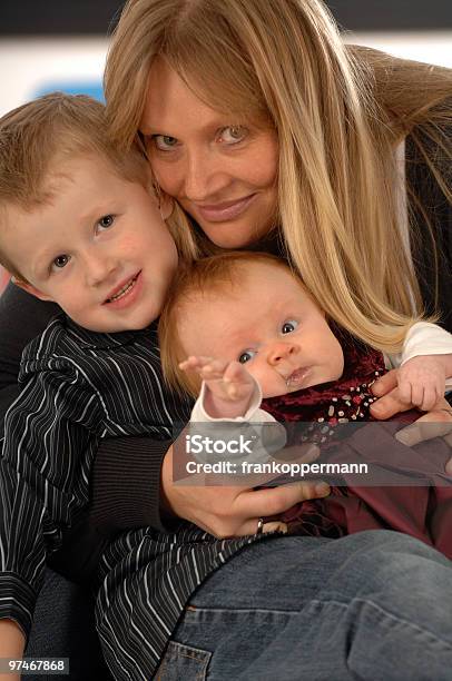 Familie Stockfoto und mehr Bilder von Baby - Baby, Bildkomposition und Technik, Blau