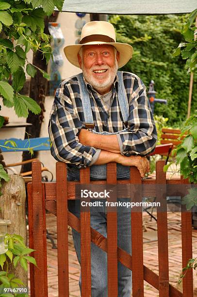 Gartenzaun Stockfoto und mehr Bilder von Aktiver Lebensstil - Aktiver Lebensstil, Aktiver Senior, Alter Erwachsener