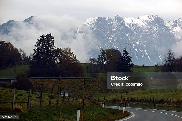 Autunno Drive - Fotografie stock e altre immagini di Albero - Albero, Alpi, Austria