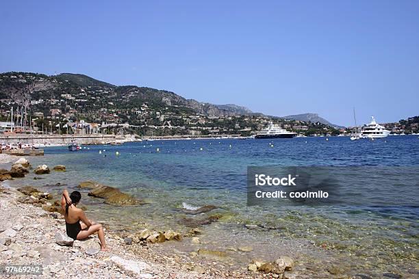 Frau Am Strand Stockfoto und mehr Bilder von Côte d'Azur - Côte d'Azur, Hotel, Badebekleidung