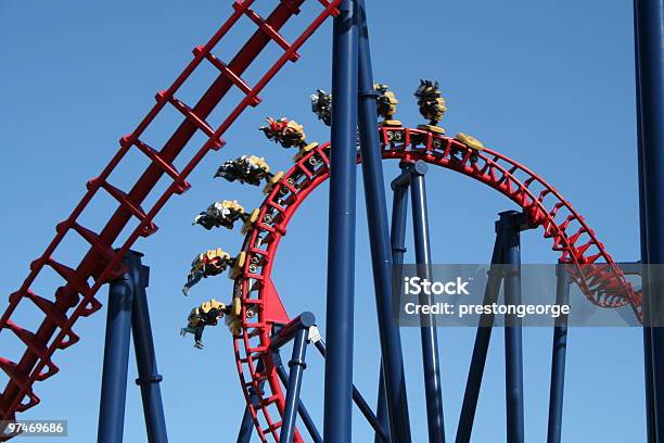 Upside Down Auf Einer Achterbahn Stockfoto und mehr Bilder von Achterbahn - Achterbahn, Angst, Auf den Kopf gestellt