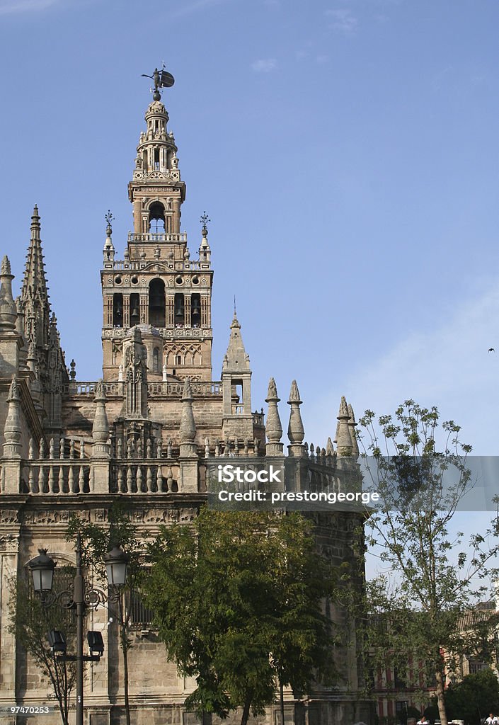 La Giralda e a Catedral de Sevilha. - Foto de stock de Arquitetura royalty-free