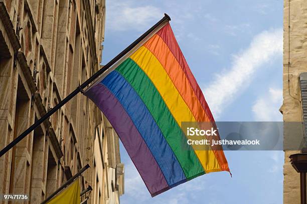 Bandeira De Arcoíris - Fotografias de stock e mais imagens de Azul - Azul, Bandeira do Arco-íris, Céu