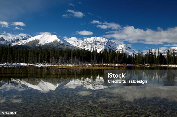 Mountain Lake - zdjęcia stockowe i więcej obrazów Banff - Banff, Góra, Jezioro