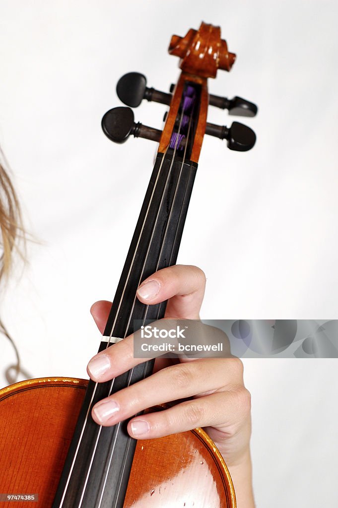 Violinista in bianco - Foto stock royalty-free di Adolescente