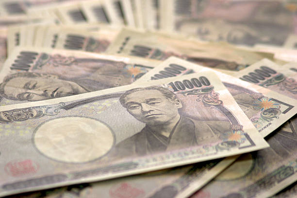 pila di yen giapponese - simbolo dello yen foto e immagini stock