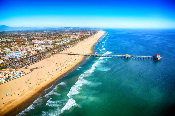 huntington beach kalifornien von oben - orange county california beach stock-fotos und bilder