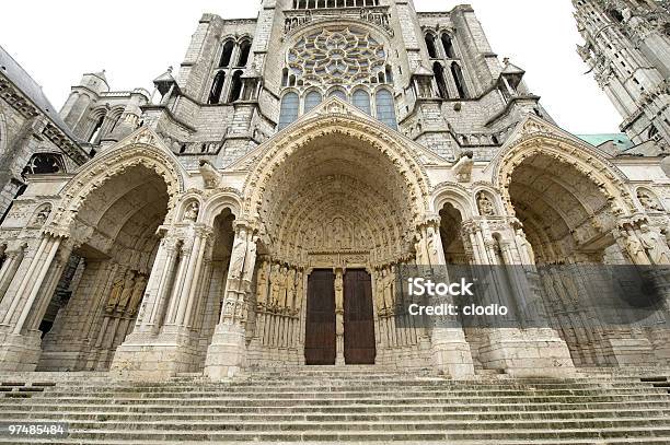 Chartres Catedral De Exterior - Fotografias de stock e mais imagens de Catedral de Chartres - Catedral de Chartres, Chartres, Catedral