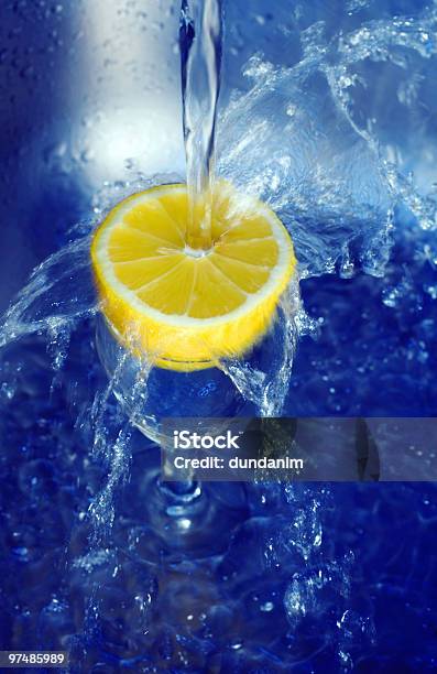 Acqua Schizzare Sul Limone - Fotografie stock e altre immagini di Acqua potabile - Acqua potabile, Agrume, Alimentazione non salutare