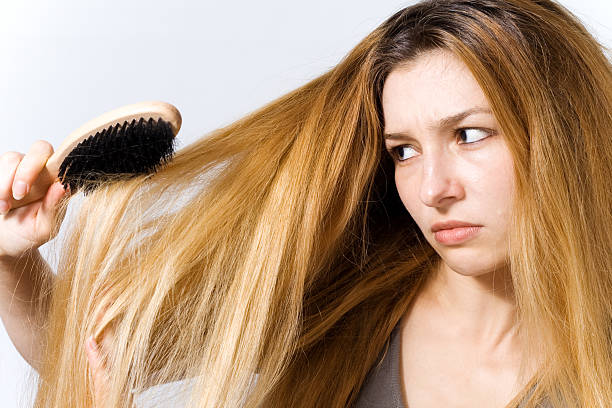 what causes frizzy hair