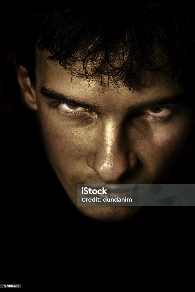 Cara Assustadora Na Sombra - Fotografias de stock e mais imagens de  Agoirento - Agoirento, Homens, Assustador - iStock