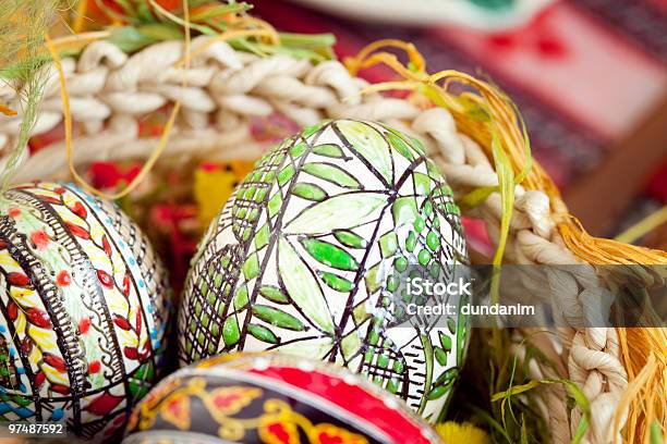 Ostern Eier In Traditioneller Korb Lackiert Stockfoto und mehr Bilder von Blumenmuster - Blumenmuster, Bunt - Farbton, Dekoration