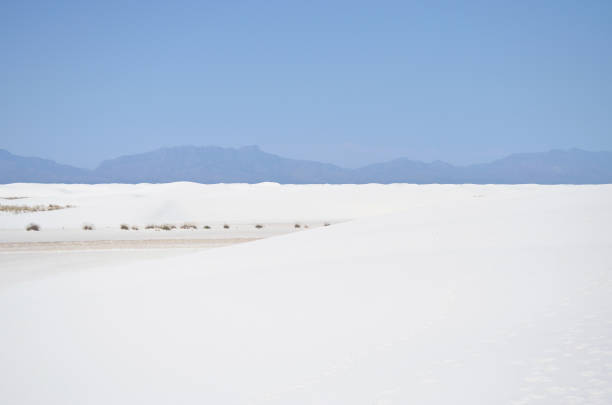 deserto blanco - white desert fotografías e imágenes de stock