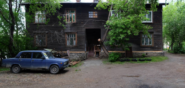 istock old town house and car 974893904