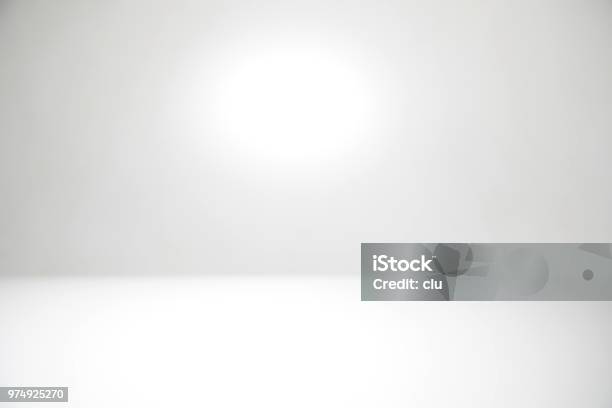 Weißen Abstrakten Defokussierten Hintergrund Stockfoto und mehr Bilder von Bildhintergrund - Bildhintergrund, Weißer Hintergrund, Atelier