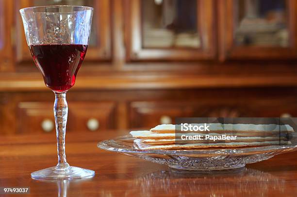 Pesach Wina I Matzoh - zdjęcia stockowe i więcej obrazów Alkohol - napój - Alkohol - napój, Bez ludzi, Brązowy