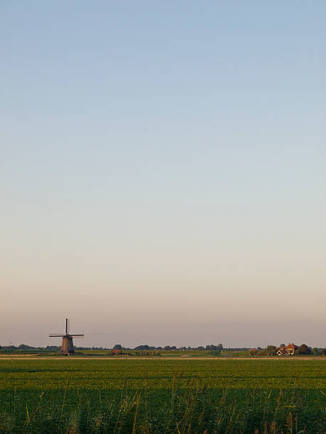 cultura holandesa - polder windmill space landscape - fotografias e filmes do acervo