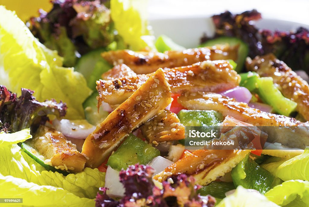 Salada de frango com gergelim - Foto de stock de Alface royalty-free