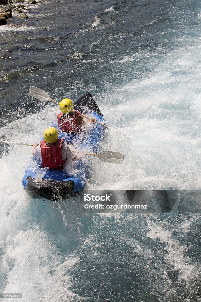 Aventure sur la rivière - Photo de Rafting en eau vive libre de droits