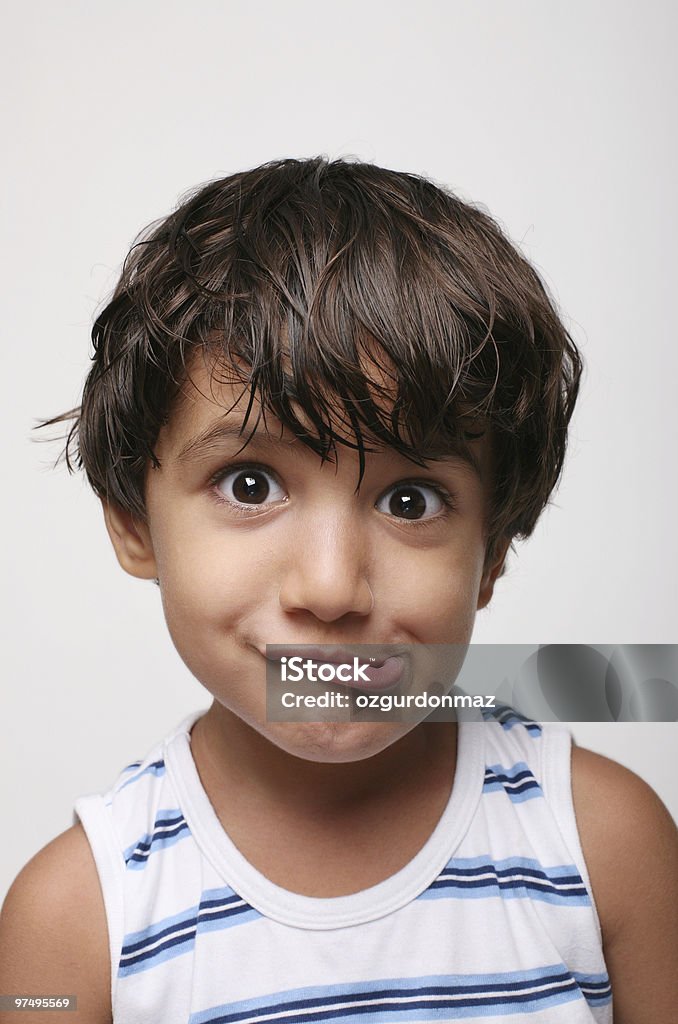 Забавный мальчик - Стоковые фото Белый фон роялти-фри