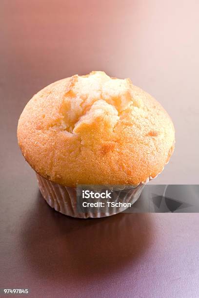 Muffin - Fotografias de stock e mais imagens de Alimentação Não-saudável - Alimentação Não-saudável, Baunilha - Condimento, Bolo - Sobremesa