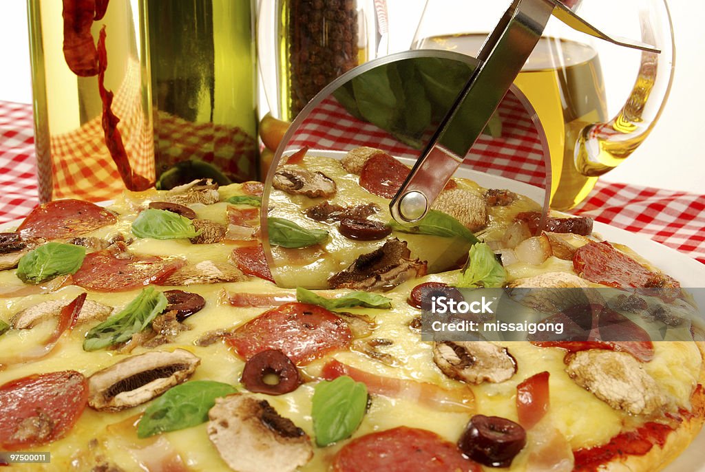 Pizza z gipsu - Zbiór zdjęć royalty-free (Koło - Fragment pojazdu)