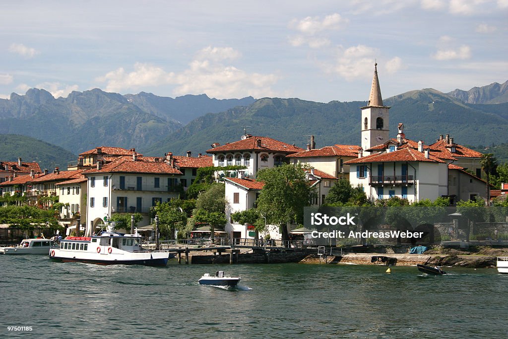 Isola Superiore al Lago Maggiore, Italia - Foto de stock de Aldea libre de derechos