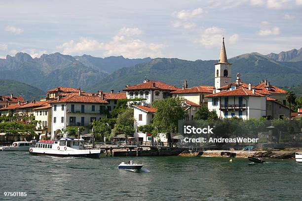 Isola Superiore Al Lago Maggiore Italia Foto de stock y más banco de imágenes de Aldea - Aldea, Alpes Europeos, Arquitectura