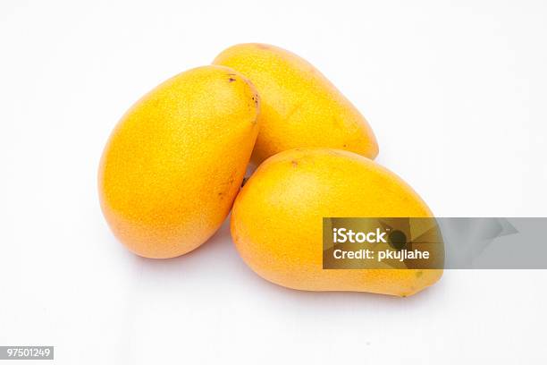 Mango Foto de stock y más banco de imágenes de Amarillo - Color - Amarillo - Color, Color - Tipo de imagen, Color vibrante