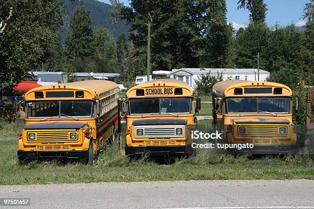 Photo libre de droit de Old School Bus banque d'images et plus d'images libres de droit de Bus - Bus, Bus scolaire, Canada