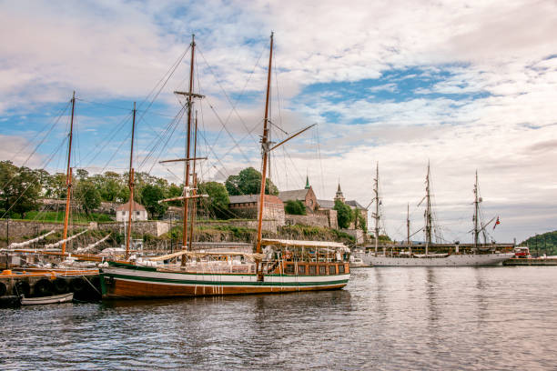 istock Fjorden Pipervika on Sunset, Oslo, Norway 975061702