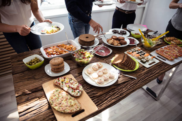 istock People Eating Healthy Meal 975118372
