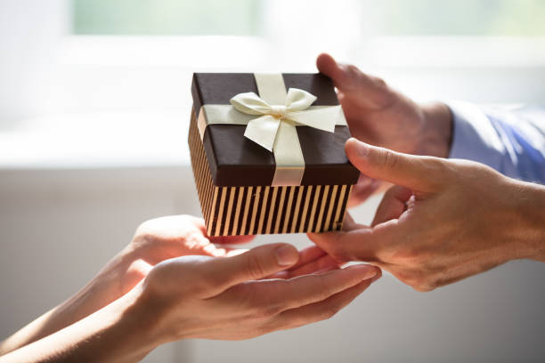 istock Man Giving Gift To Woman 975126398