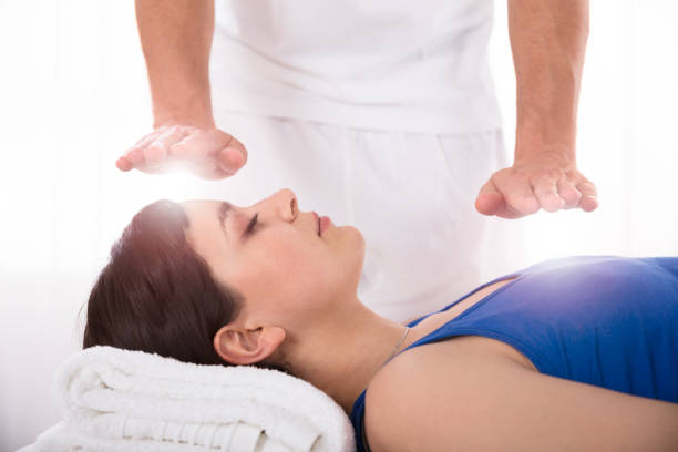 istock Woman Having Reiki Healing Treatment 975131550