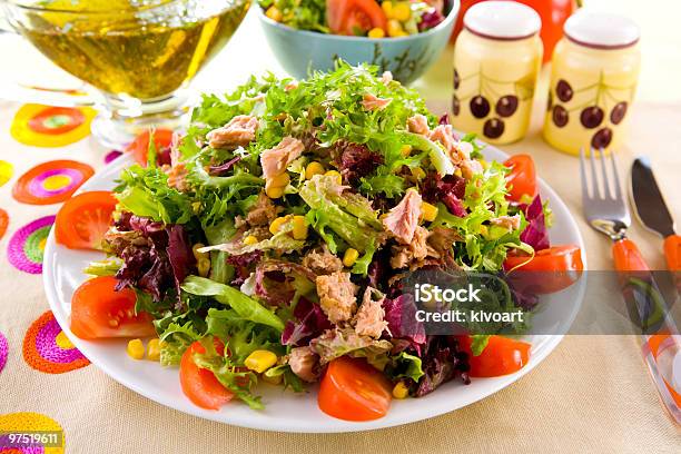 Salada De Atum - Fotografias de stock e mais imagens de Alface - Alface, Alimentação Saudável, Almoço