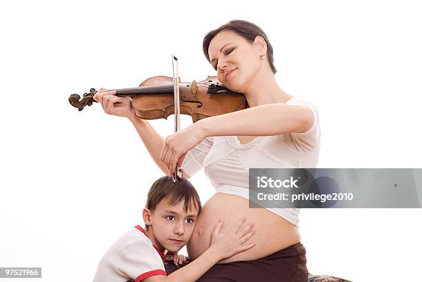 Donna E Figlio Di Un Violino - Fotografie stock e altre immagini di Bambino - Bambino, Giocare, Violino