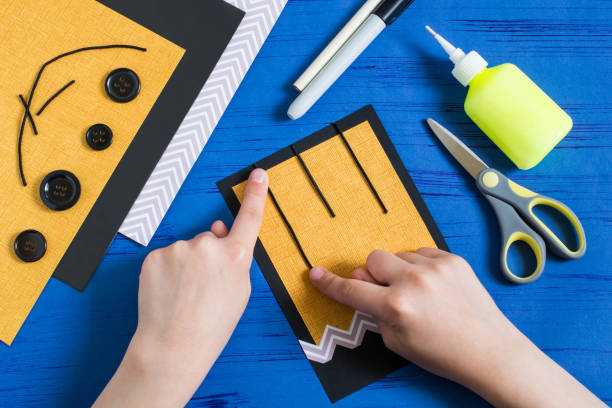 istock Child makes card to Halloween. Step 4 975294934