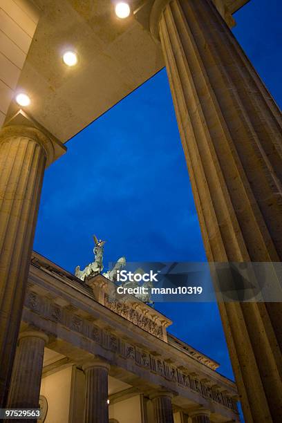 Brandenburger Tor - zdjęcia stockowe i więcej obrazów Mur berliński - Mur berliński, Spadać, Architektura