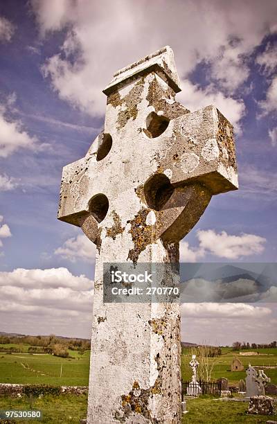 Irish Krzyż Celtycki W Tipperary Cemetery - zdjęcia stockowe i więcej obrazów Bez ludzi - Bez ludzi, Cmentarz, Duchowość