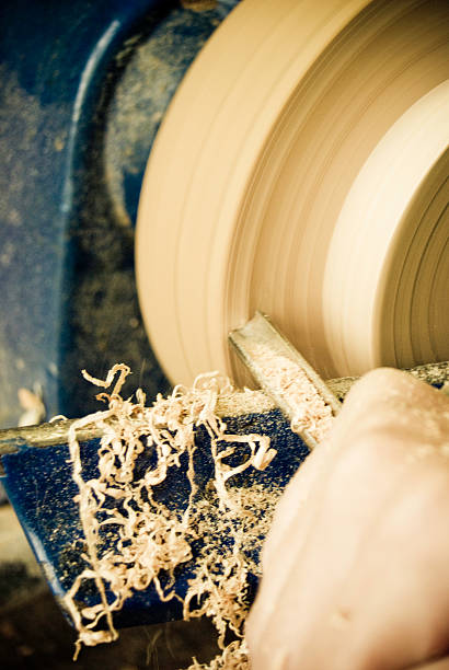 woodturning primo piano in legno sul tornio con il mandrino - 4812 foto e immagini stock